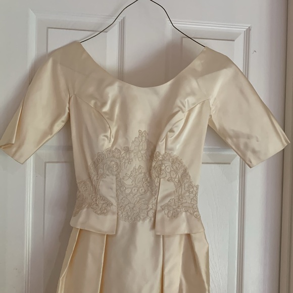 Vtg 50s 1950s Cahill bone satin lace fitted bodice with peplum & small train XS - Picture 3 of 6